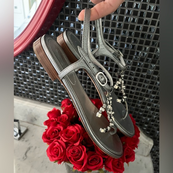 Authentic Chanel Pearl embellished sandals - Picture 10 of 17